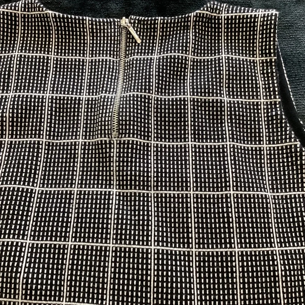 WHBM women’s, white/ black check, L, peplum, pullover, 1/4 zipper, sleeveless - Picture 5 of 7